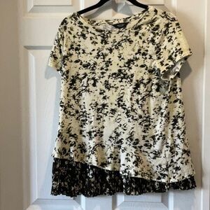 Simply Vera Wang Black & Cream Printed Top – Size M